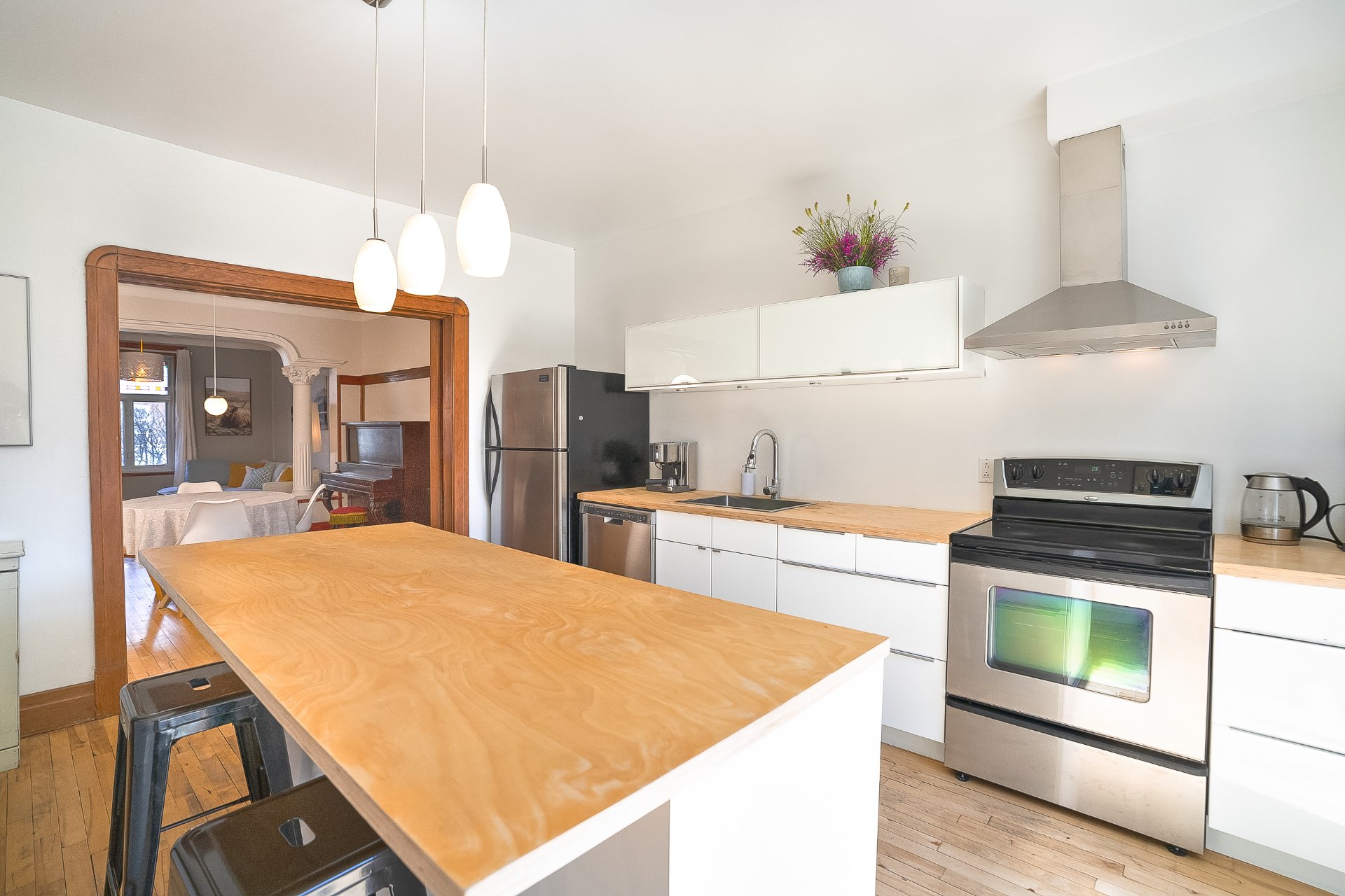 Cuisine lumineuse d'un appartement à Rosemont, Montréal